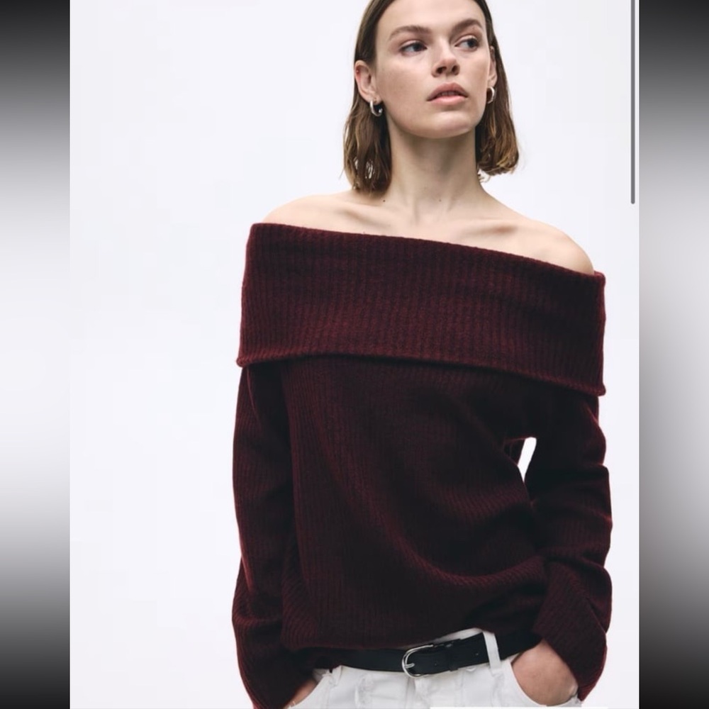 H&M OFF-THE-SHOULDER SWEATER
